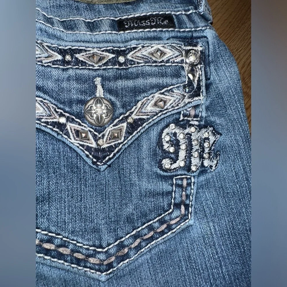 Miss Me Size 28 Mid-Rise Skinny Designed in USA Jeans Bold Threads & Accents